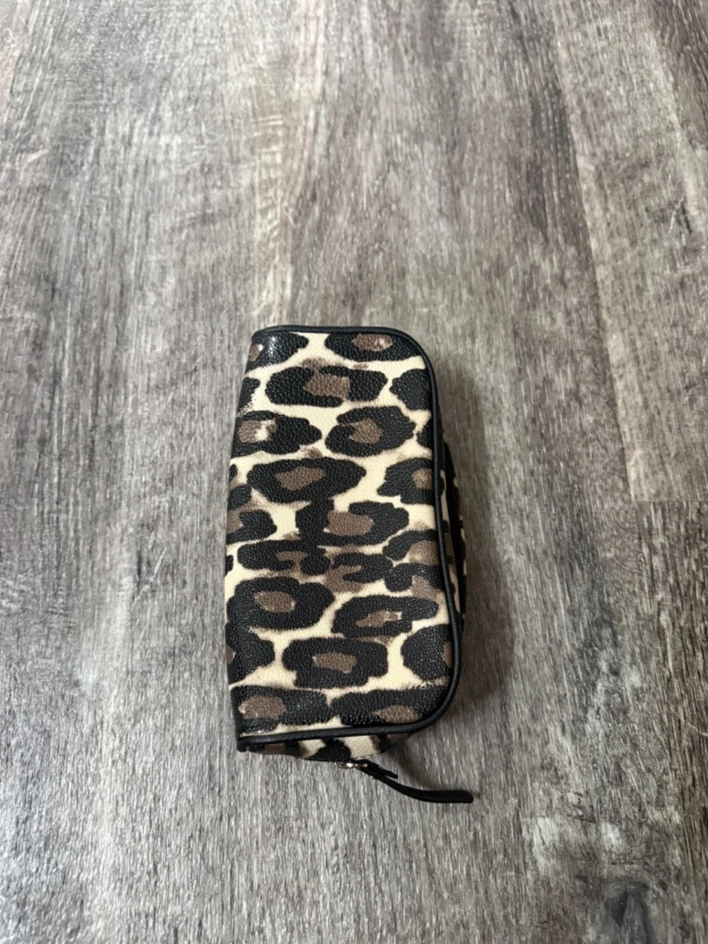 Kate Spade New York Leopard Print Pouch Zip